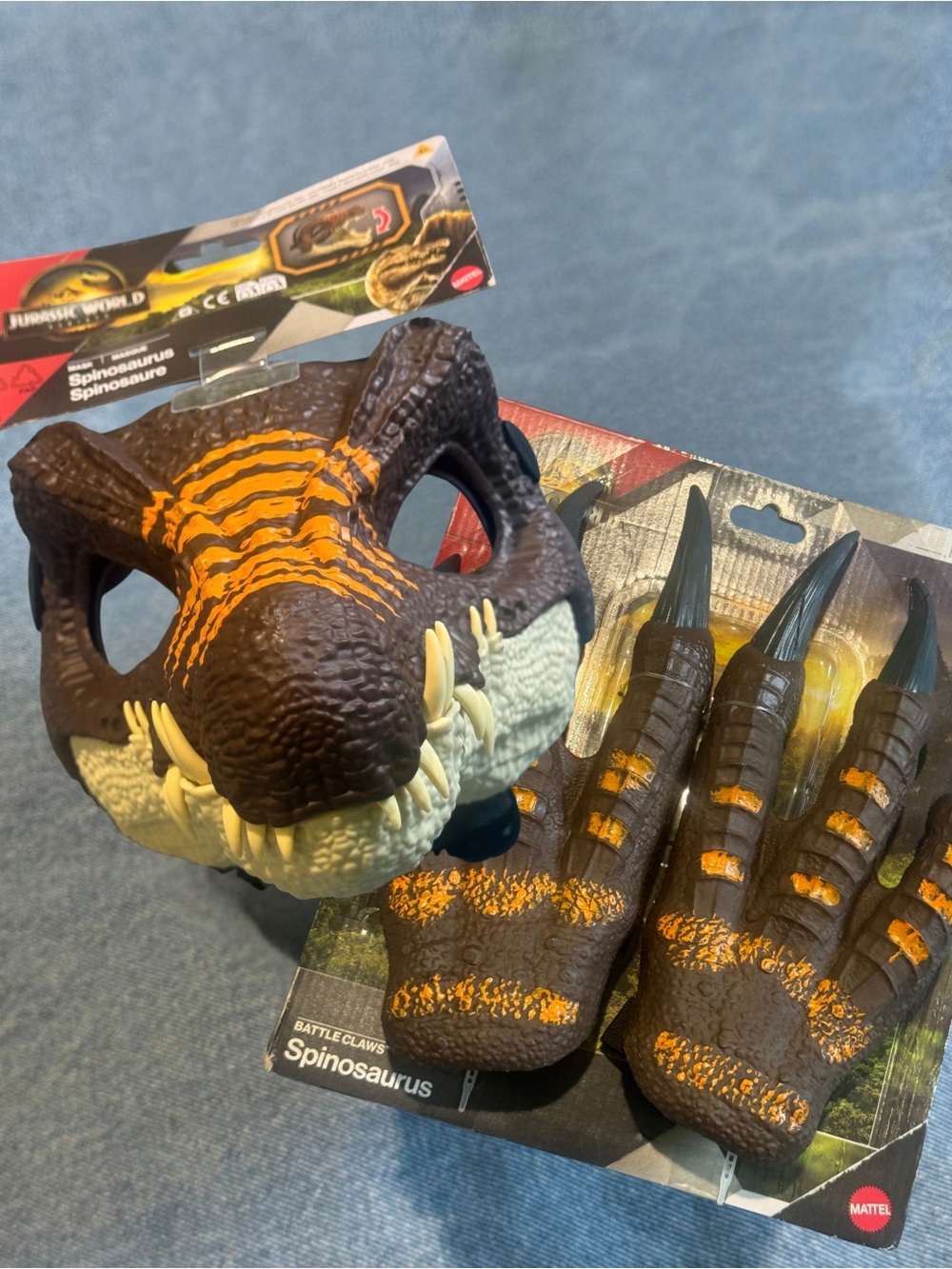 NWT Mattel Jurassic World: Rebirth Spinosaurus Battle Claws & Mask Costume Set
